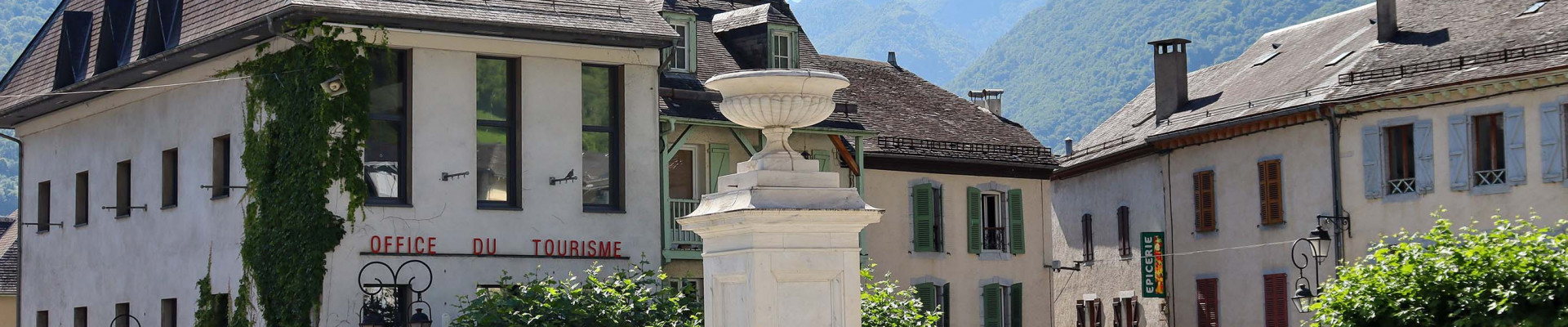 Laruns Square ©OTVO