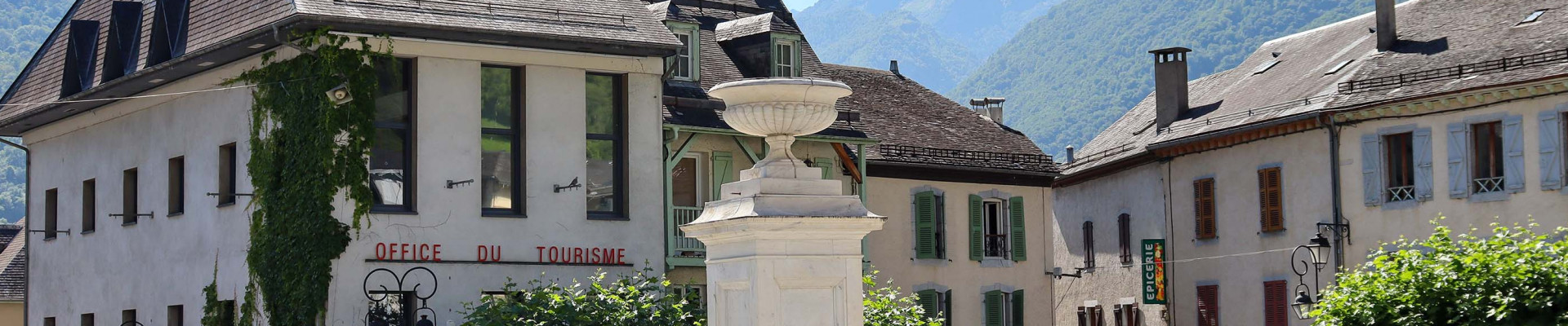 Laruns Square ©OTVO