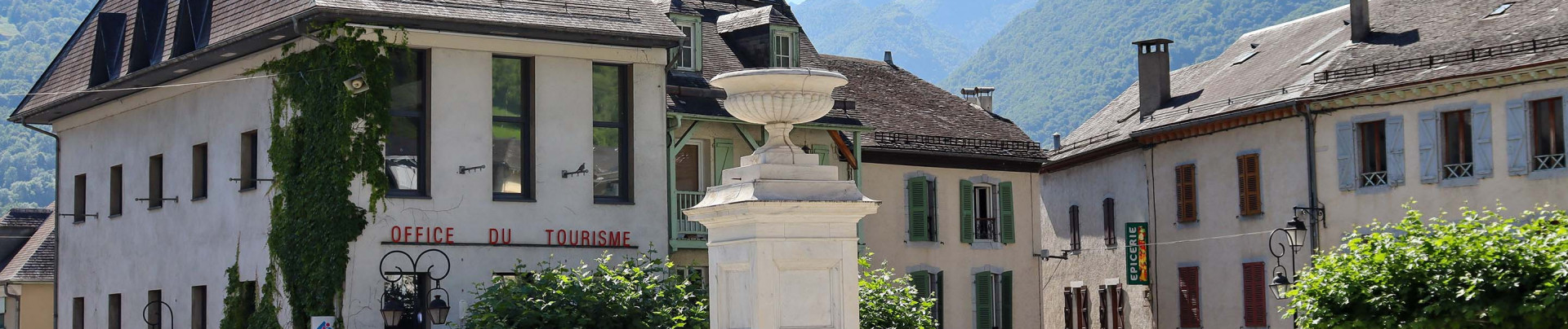 Place de Laruns ©OTVO