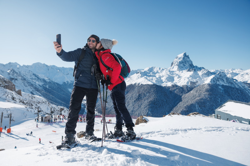 artouste-balade-raquette-couple2-hugo-aussenac-95