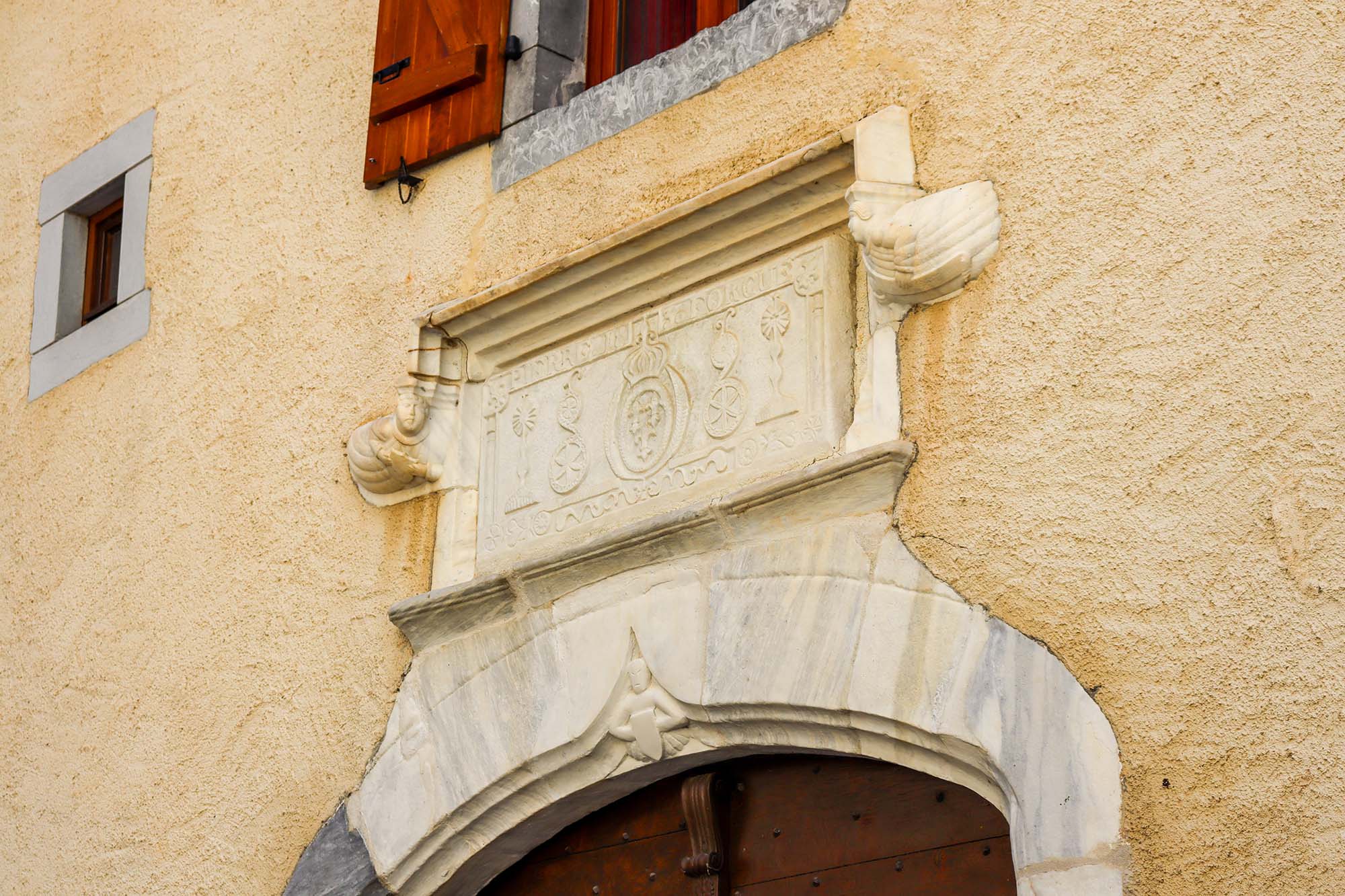 Architecture d'une porte à Aas  - &copy; OTVO