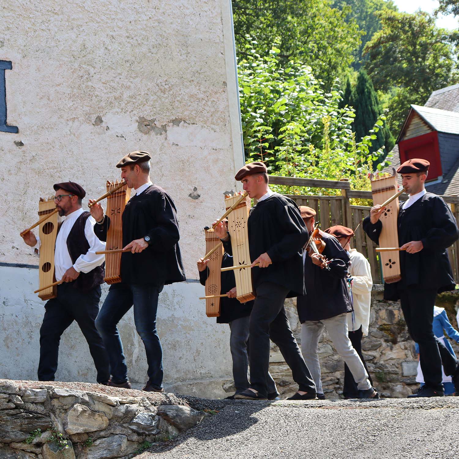 Despertar musical durante las fiestas de Aas - &copy; OTVO