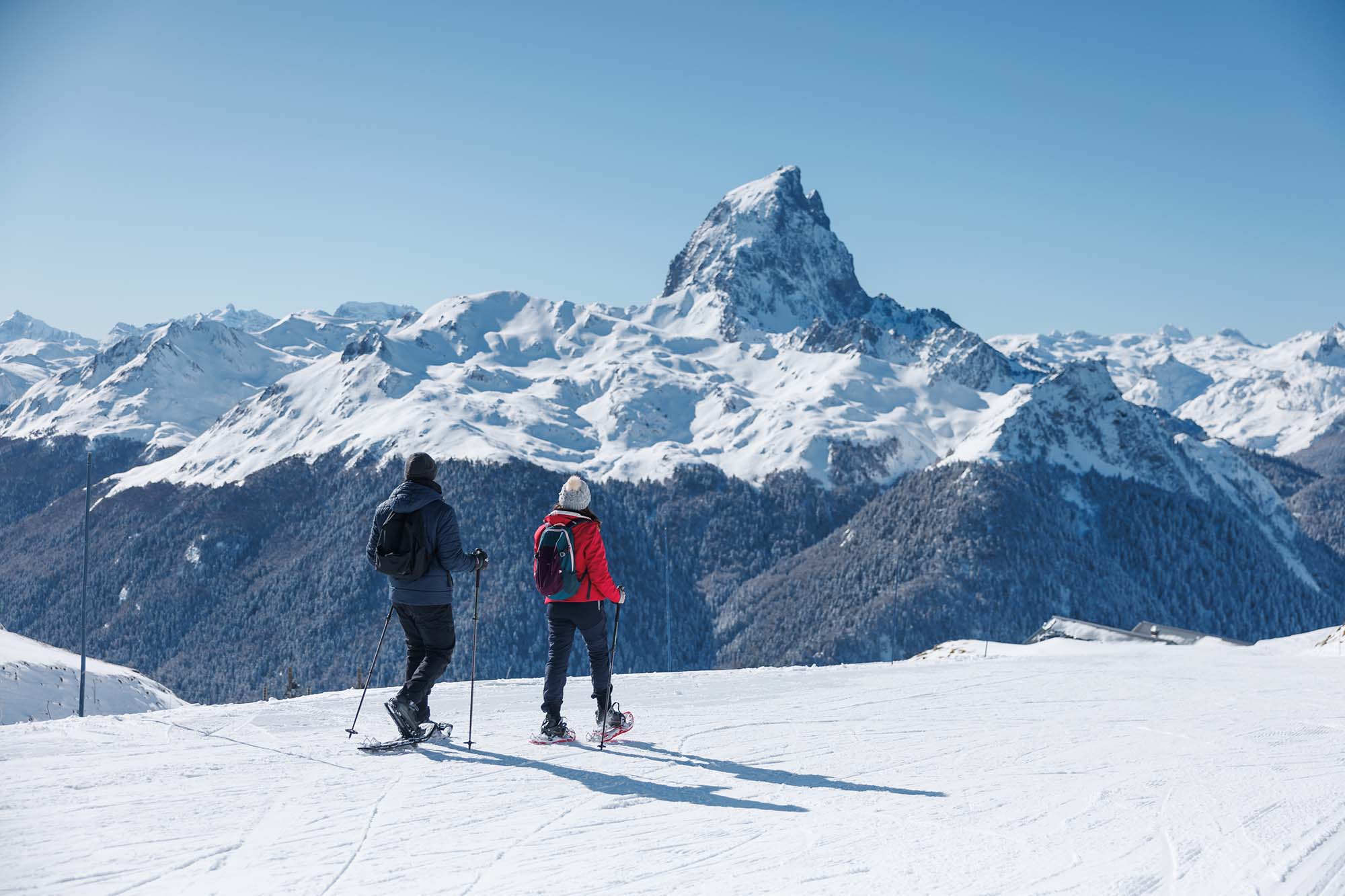 Snowshoe walk at the Artouste resort - © Hugo Aussenac Snowshoe walk at the Artouste resort - © Hugo Aussenac