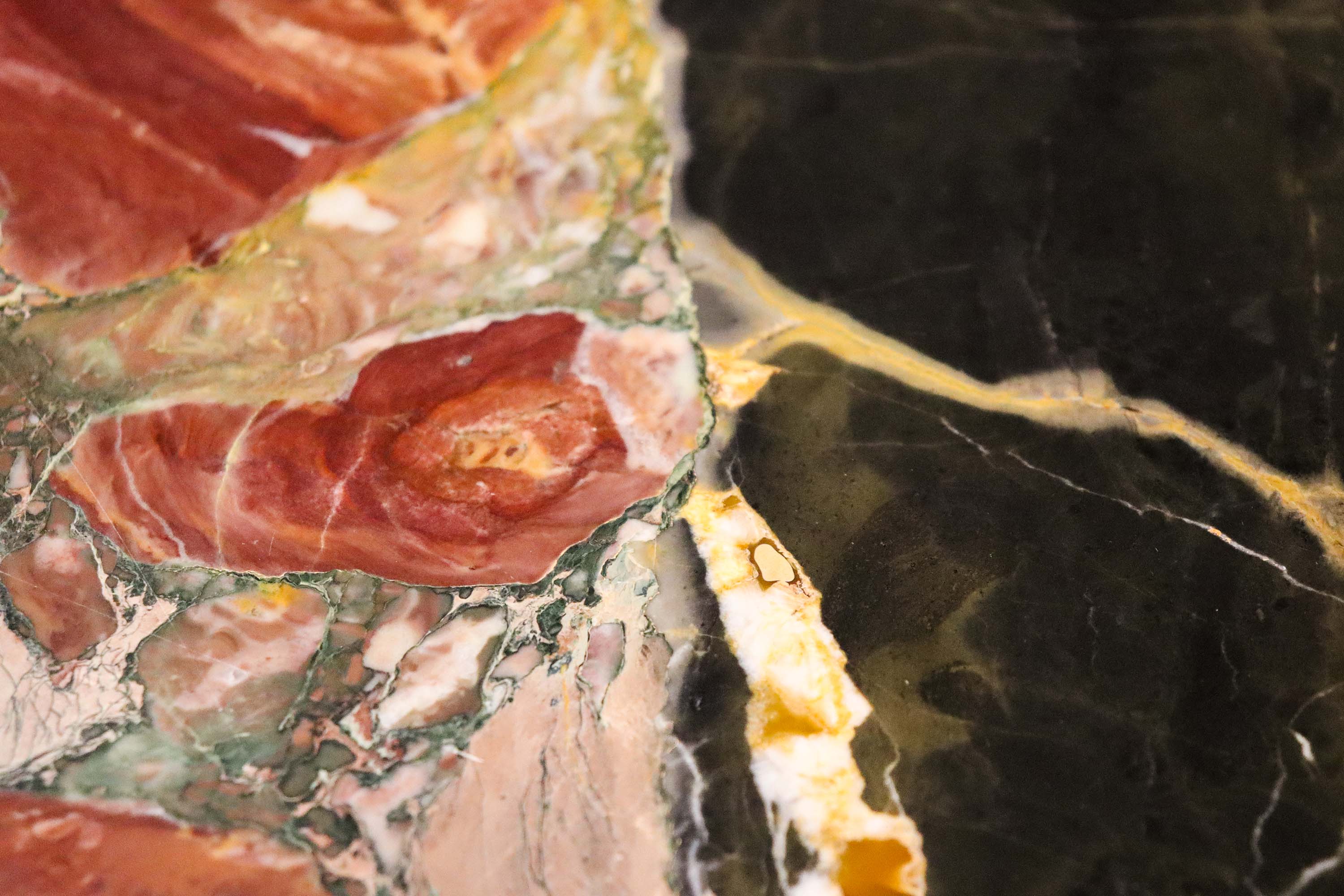 Detail of the Bénou breccia  - &copy; OTVO