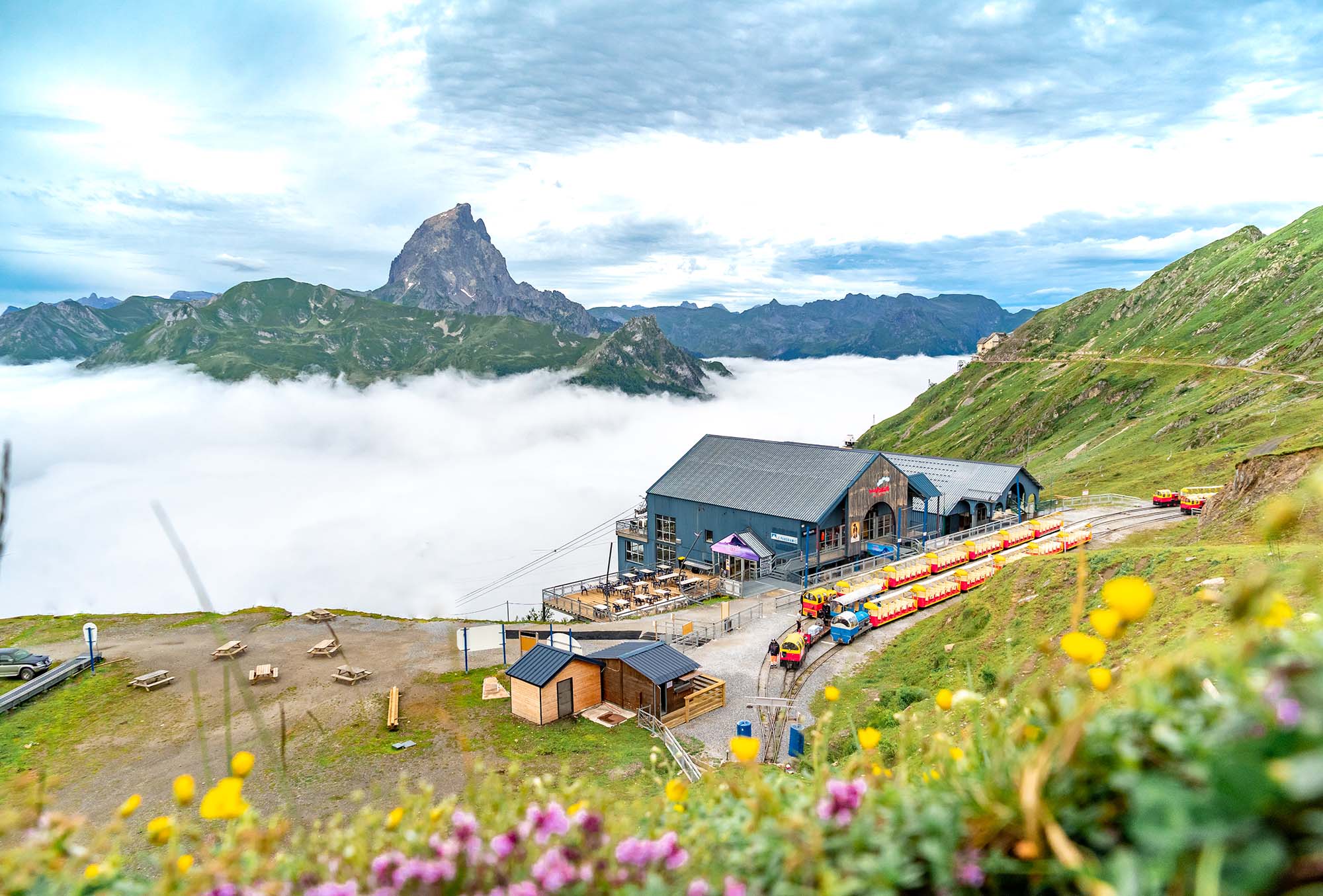 Artouste train station with the Pic du Midi d'Ossau  - &copy; Régie d'Artouste