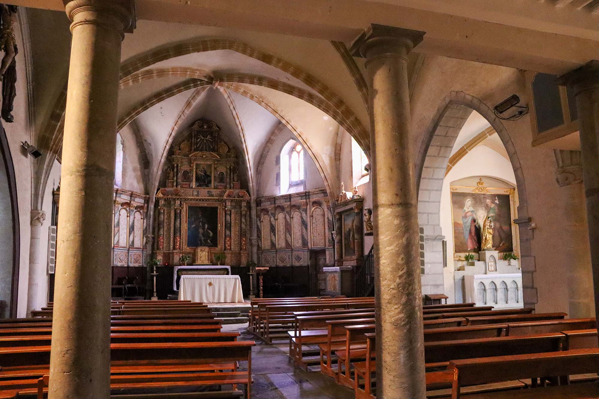 Interior de la iglesia de Louvie-Juzon  - &copy; OTVO