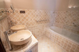 Chateau-de-Druon---suite-Cerf-salle-de-bain