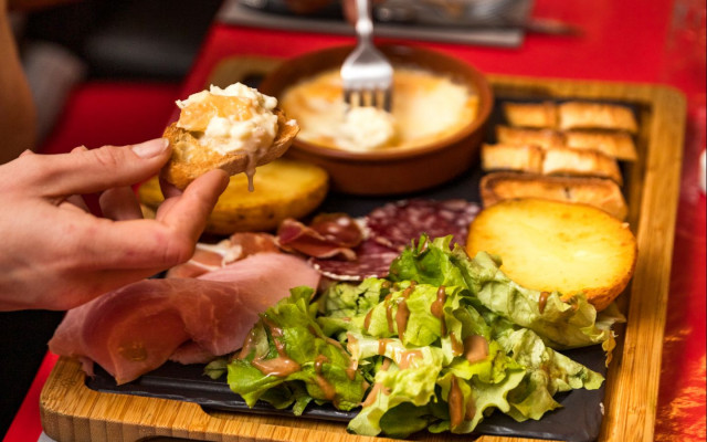 Le Schuss le camembert au four Le Schuss le camembert au four