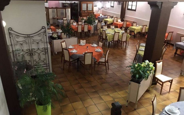 Hotel-de-france-restaurant-photo-salle
