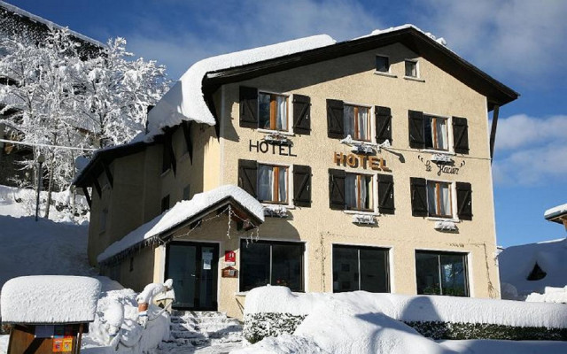 LE GLACIER 1440 Hotel-LE-GLACIER-hiver