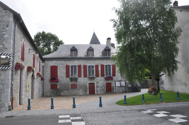 Izeste - la mairie