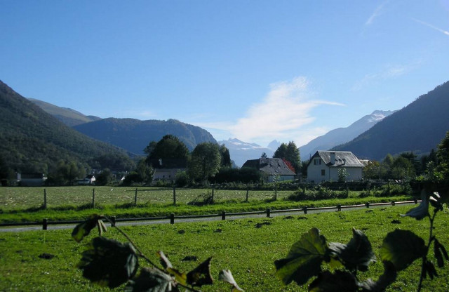 passerelle bleue - Louvie Juzon - Vue sur le Pic du midi d'Ossau