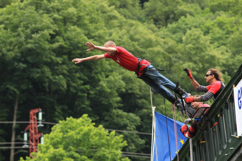 Elastic Crocodil Bungee Pyrenees - saut à l'elastique photo2