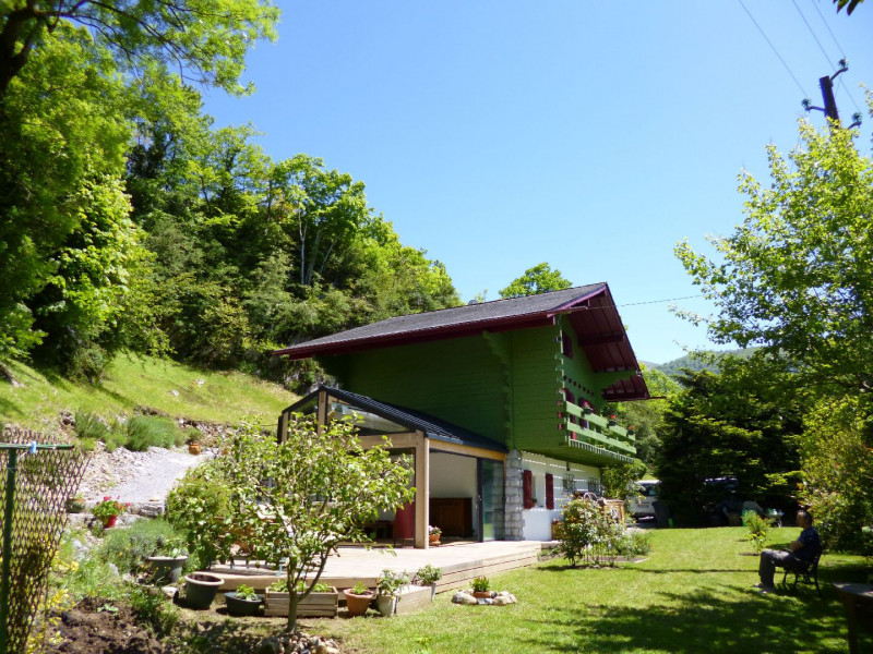 Gourbin Chambre d'hôtes Green Bike Pyrénées chalet vu du jardin