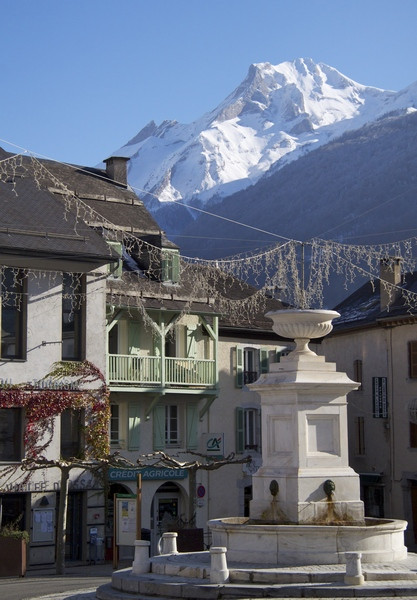 Laruns place de la Mairie ©CDT64-LKA