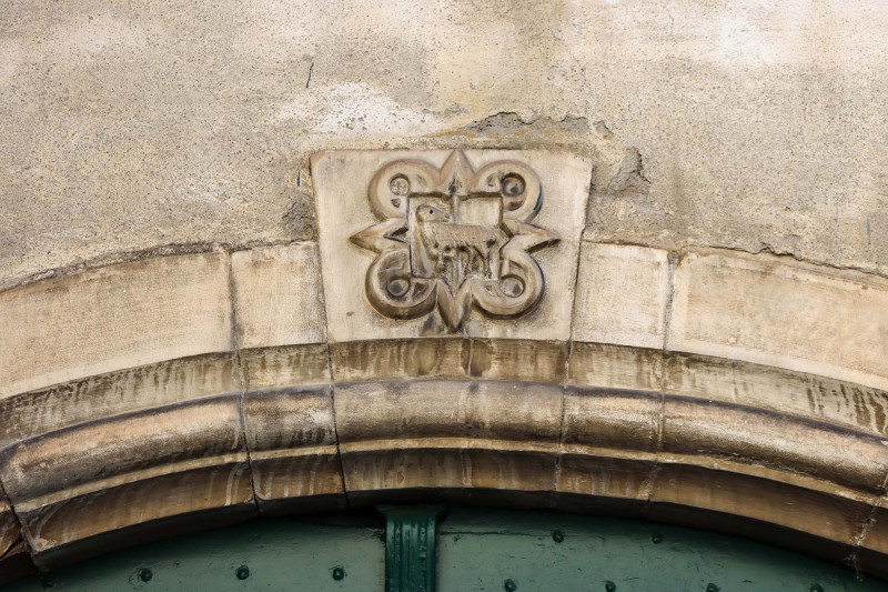 Architecture d'une porte à Laruns 