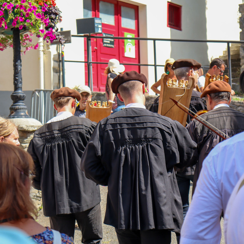 Aubade avec les musiciens pendant les fêtes d'Aas 