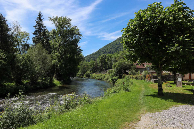 A stroll along the banks of the Gave in Izeste 
