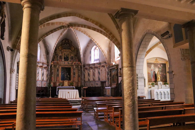 Interior of the church in Louvie-Juzon 
