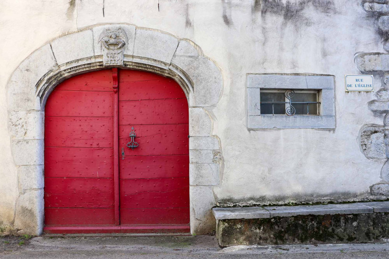 Red door of a house in Bielle 