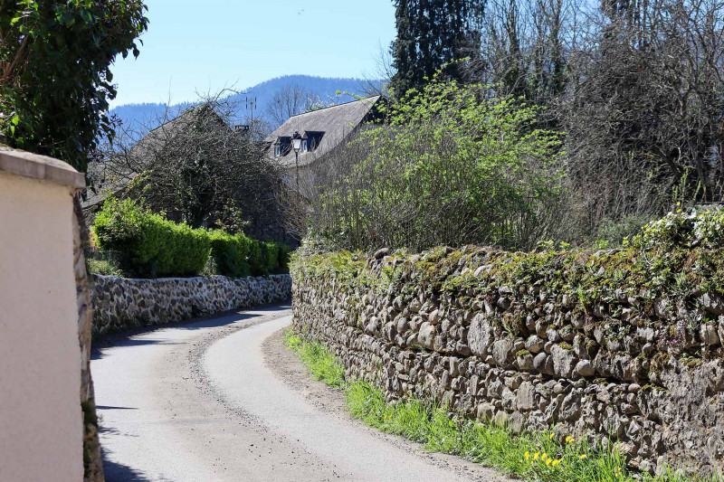 Streets in the village of Buzy 