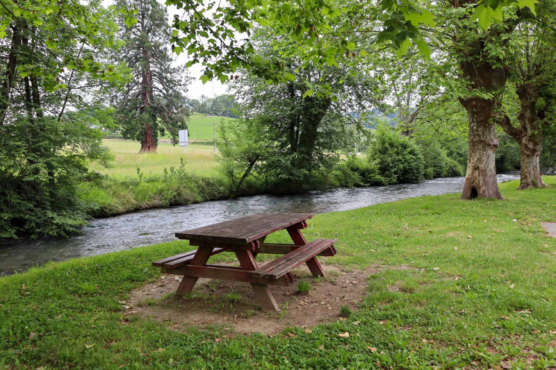 Picnic table in Rébénacq 
