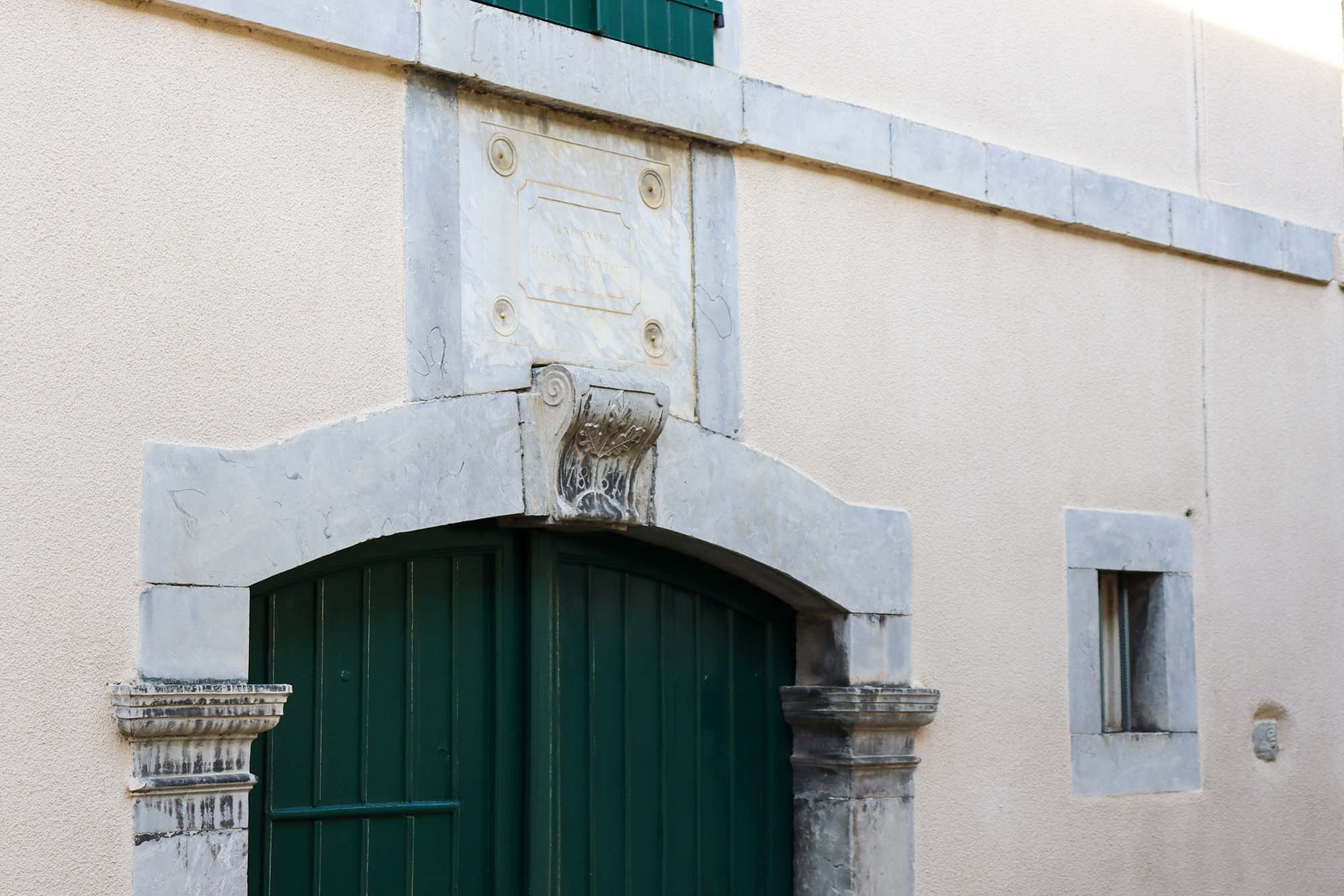 Porte d'une maison de Bielle  - &copy; OTVO