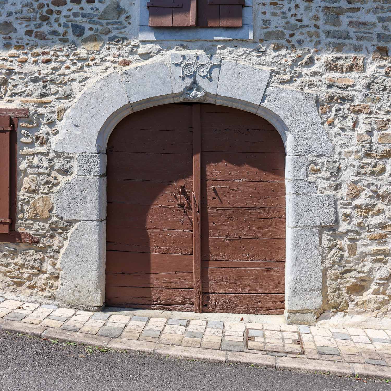 Puerta de una casa en Rébénacq  - &copy; OTVO