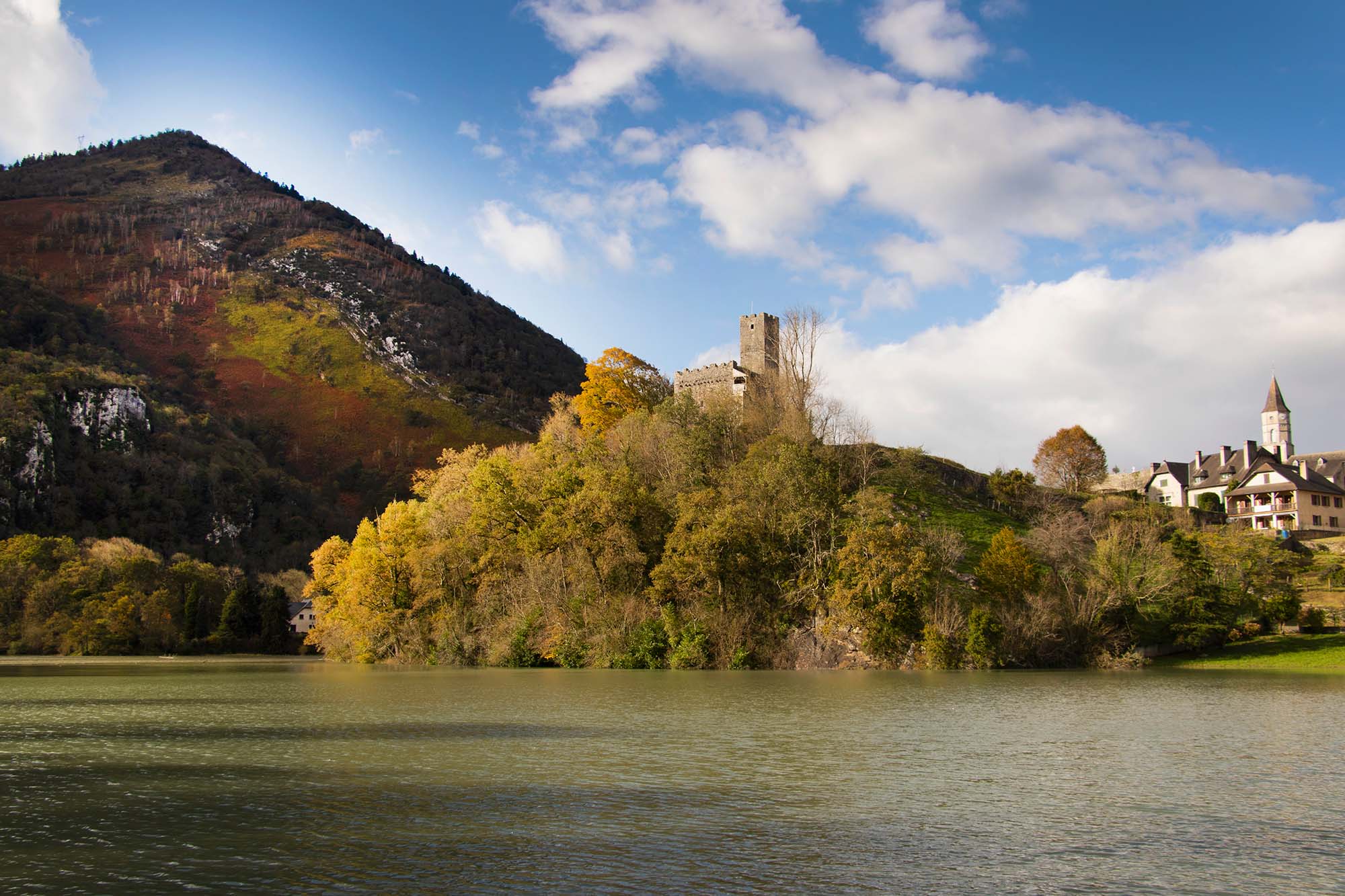 The village of Castet and its lake - &copy; OTVO