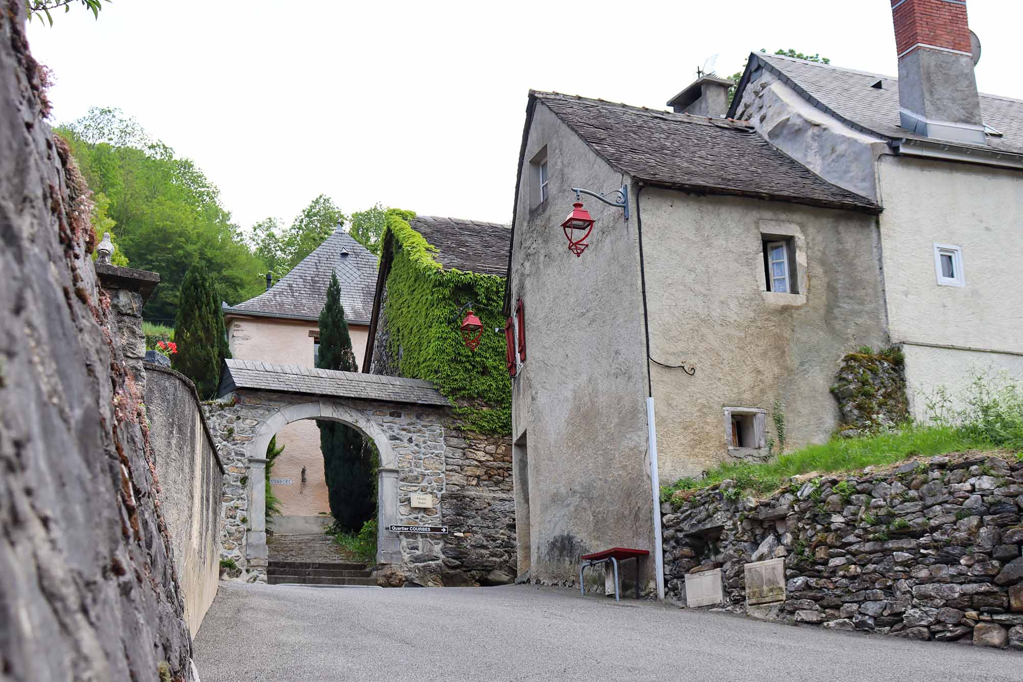 Pueblo de Louvie-Soubiron - &copy; OTVO