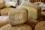 Foire au fromage de Laruns table fromages©otvo