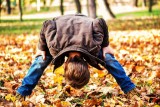 enfant-automne-pexels-5112