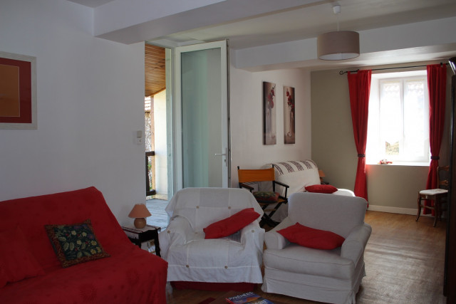 Salon donnant sur la galerie extérieure