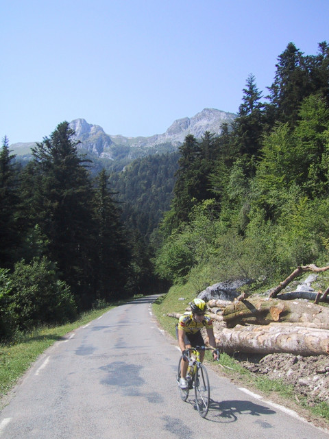 Cyclotouriste en montagne 2