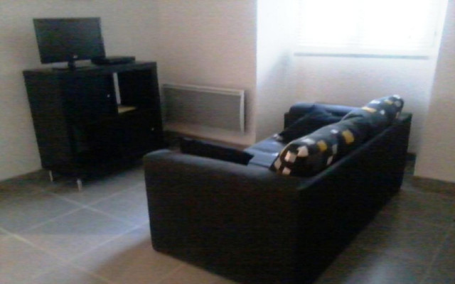 ETCHE 4 PLlecteur dvd sur meuble tv