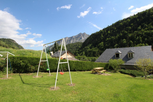 jardin balançoire pour les petits et pour les grands