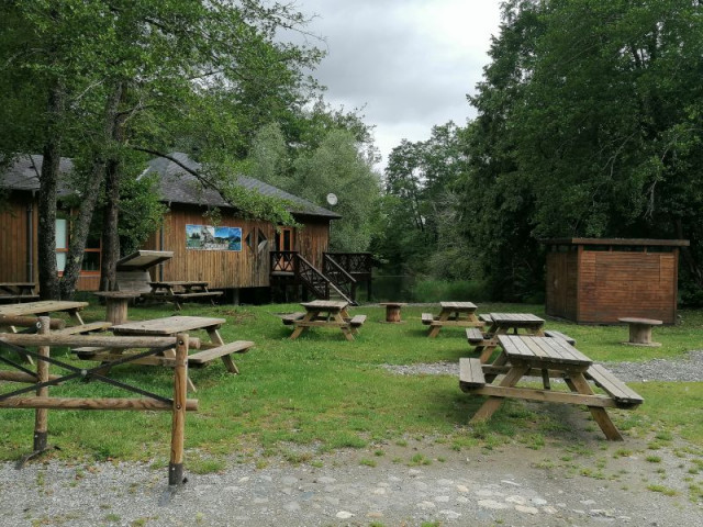 Vue sur la maison du lac