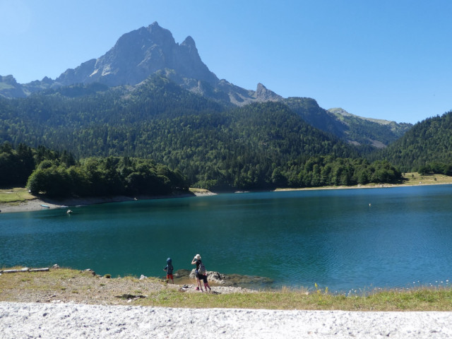Vue sur le pic du Midi d'Ossau et le lac de Bious