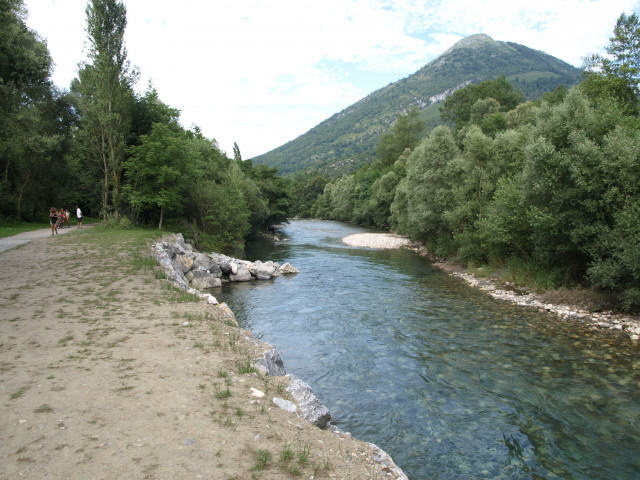 Le sentier en bordure du gave d'Ossau