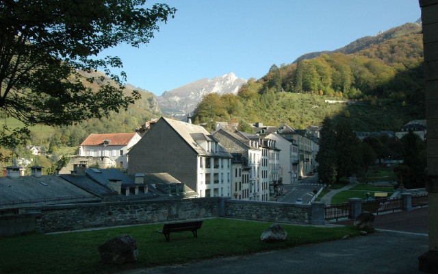 VUE EAUX-BONNESESP DU CASINO