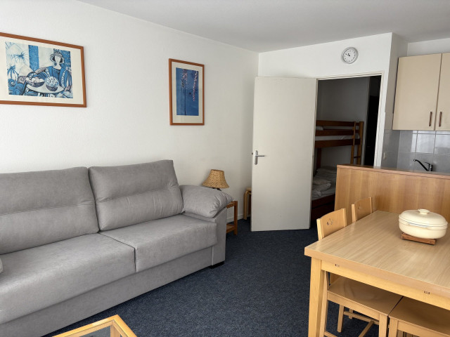 _lv_images__lot_0000000015_04_314564