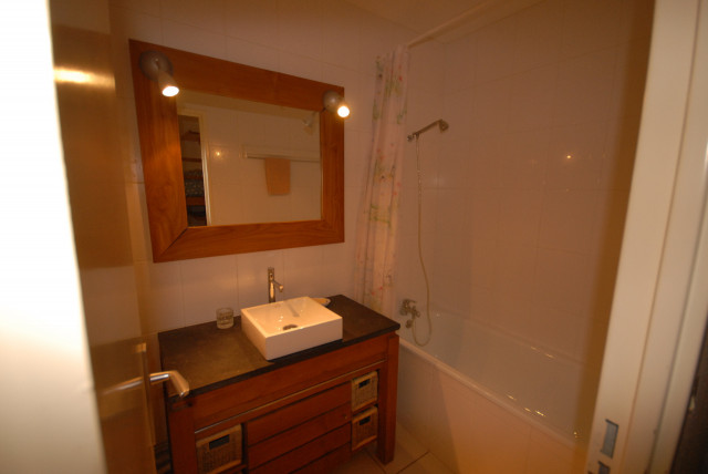 _lv_images__lot_0000000027_08_352831