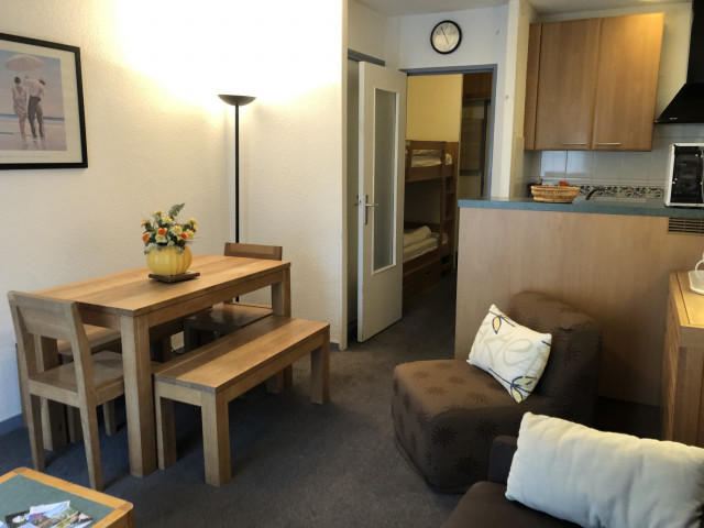 _lv_images__lot_0000000044_02_299885