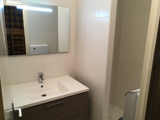 _lv_images__lot_0000000047_04_293874