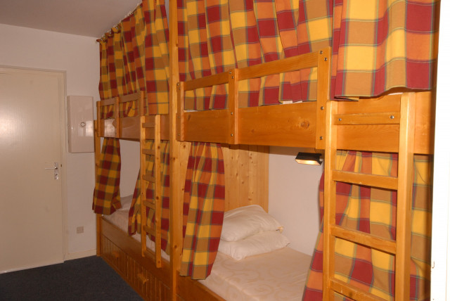 _lv_images__lot_0000000047_06_293876