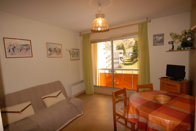 _lv_images__lot_0000000057_02_285561