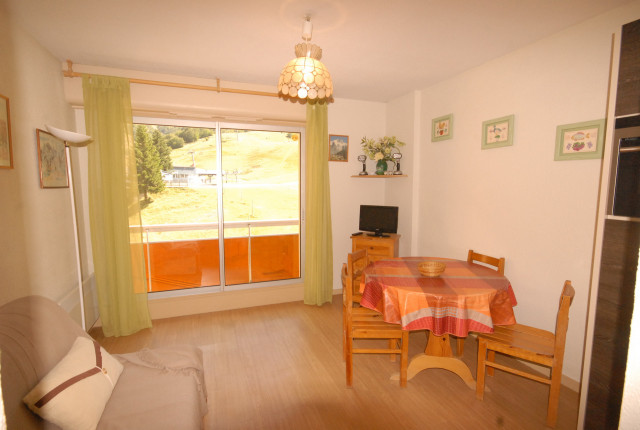 _lv_images__lot_0000000057_03_294404