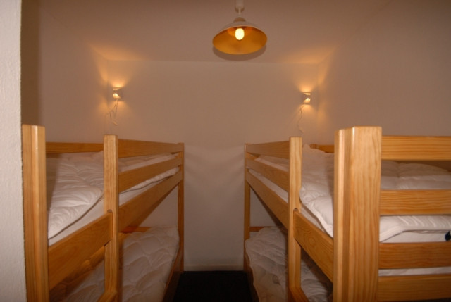 _lv_images__lot_0000000079_06_294436