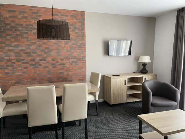 _lv_images__lot_0000000102_02_324222