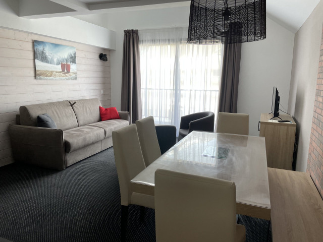 _lv_images__lot_0000000104_02_350439